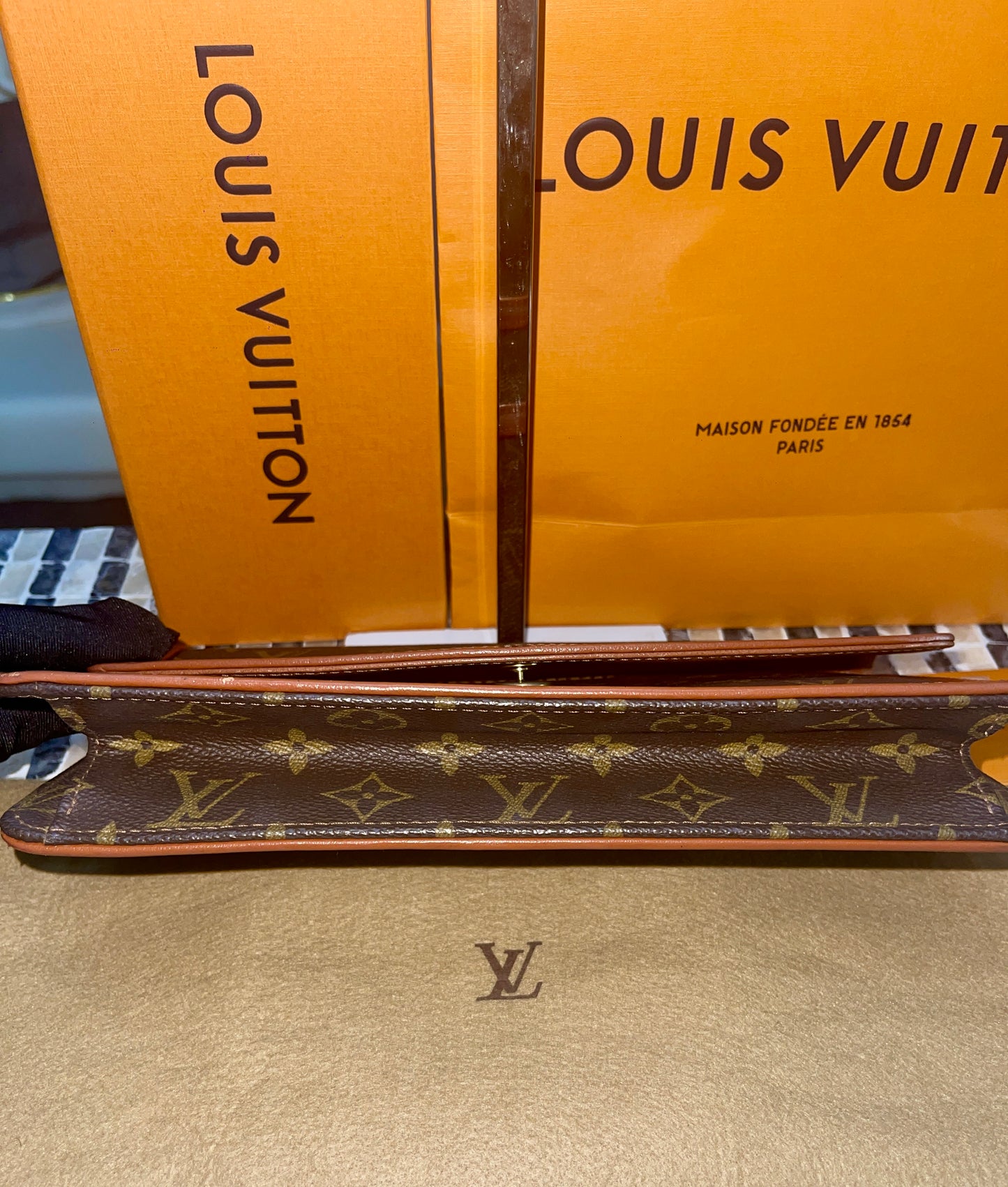 Authentic Louis Vuitton Pochette Dame