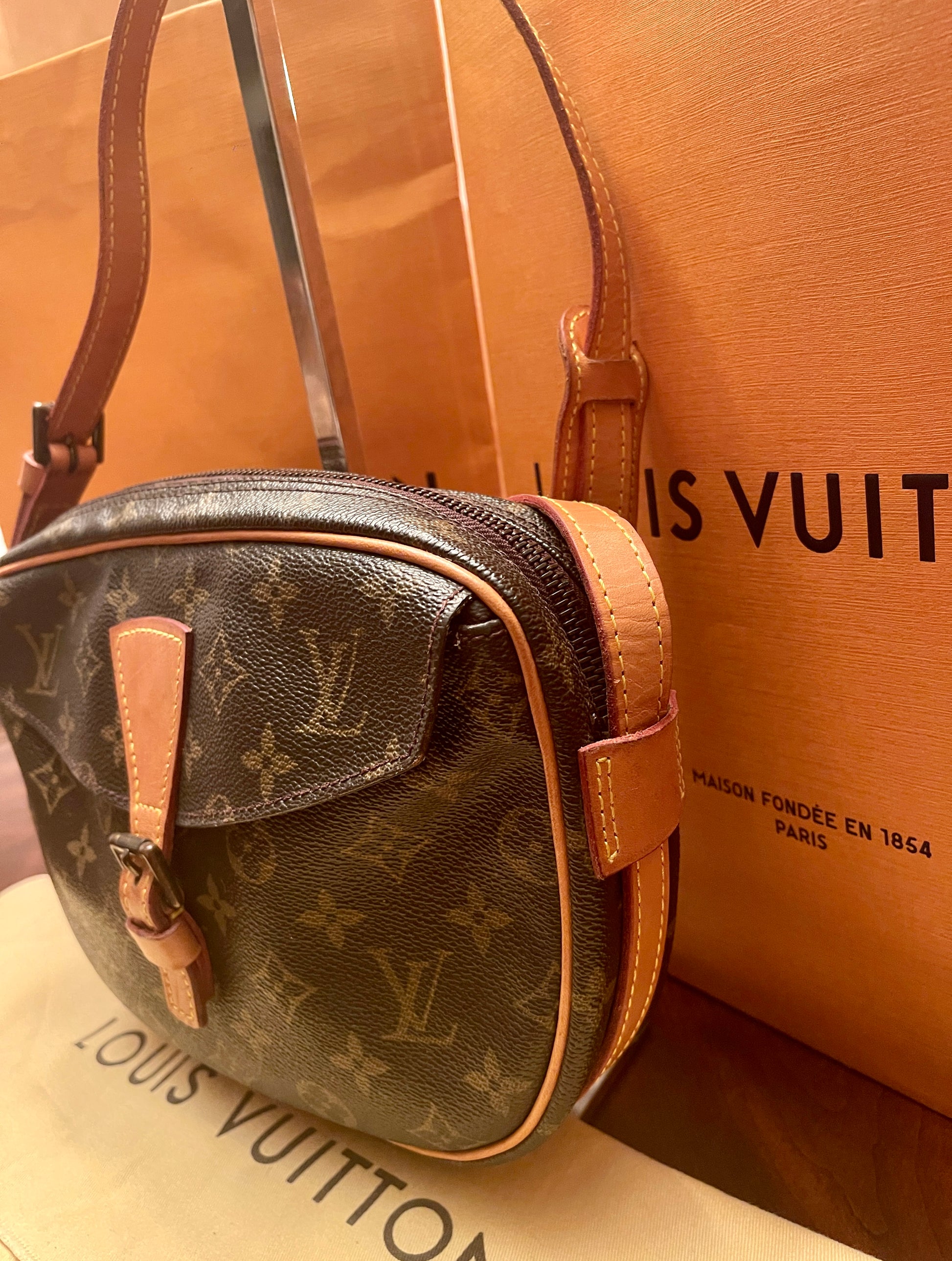 LOUIS VUITTON Jeune Fille Cross Body Bag Vintage Very Good Condition -  Chelsea Vintage Couture