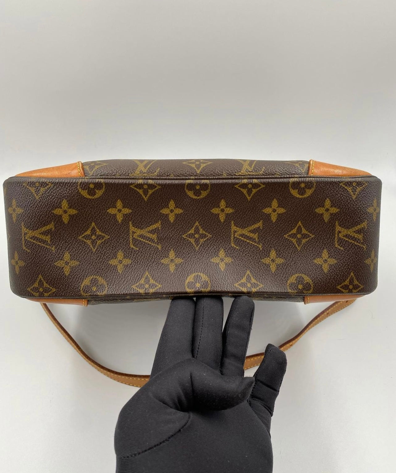 Louis Vuitton Monogram Canvas Boulogne 30 Bag ○ Labellov ○ Buy and Sell  Authentic Luxury