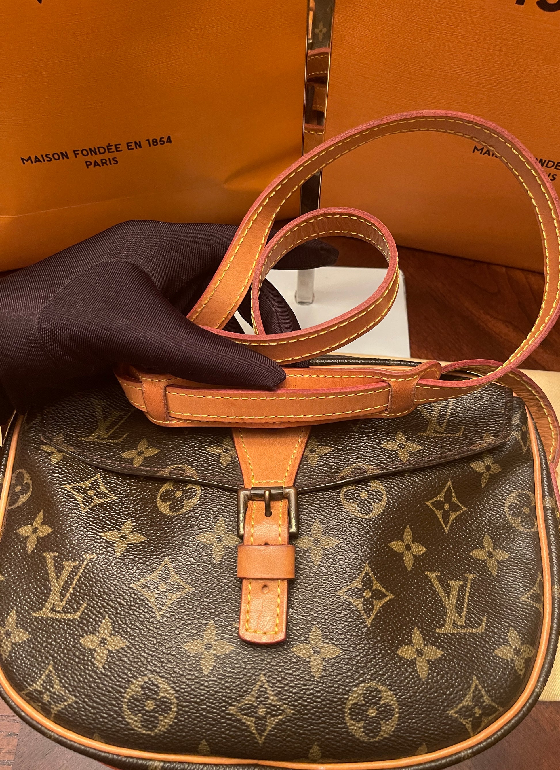 Louis Vuitton Monogram Jeune Fille MM - Brown Crossbody Bags, Handbags -  LOU545468
